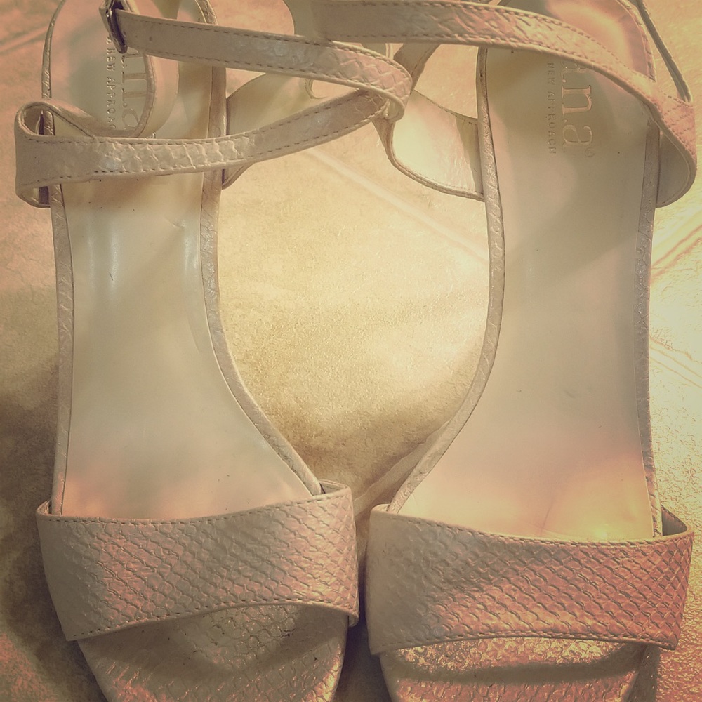 a.n.a beige faux snakeskin sandal, size 9.5